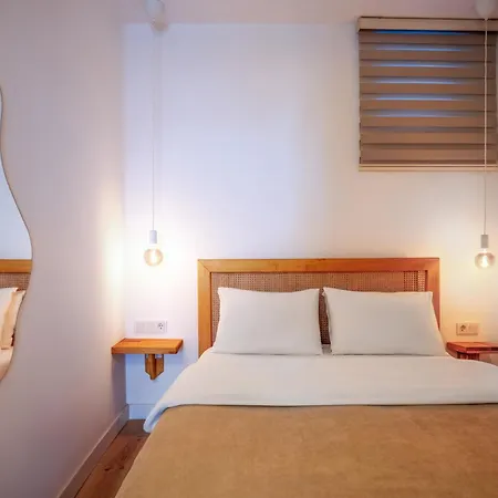 Audo Local Hotel