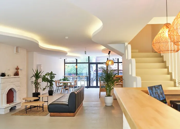 Audo Local Hotel 4*