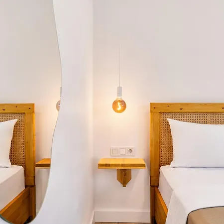 Audo Local Hotell *