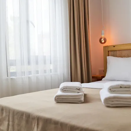 Audo Local 4*