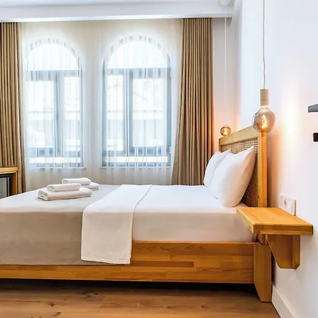 Audo Local 4*