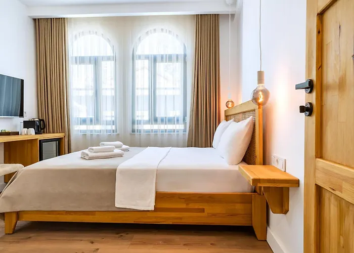 Audo Local أنطاليا