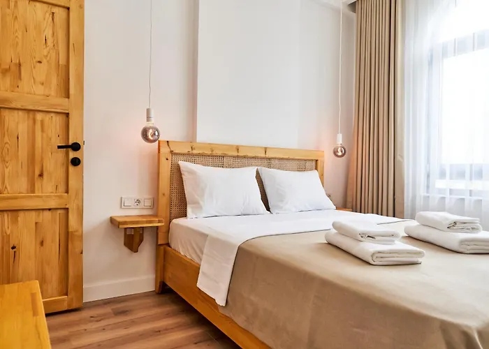 Audo Local 4*