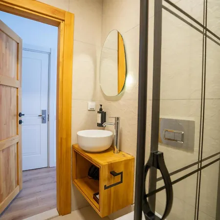 Audo Local 4*