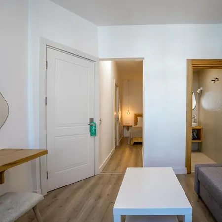 Audo Local Hotell 4*