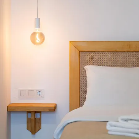 Hotell Audo Local 4*